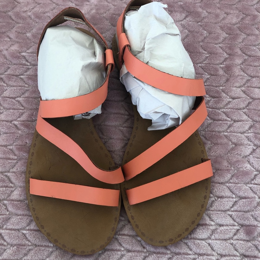 Lucky Brand Leather Strappy Sandals LK-FASTT